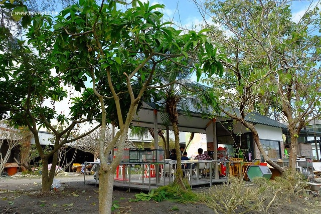 2016台灣蜀藝節-田中窯創意園區┃彰化旅遊景點:蜀葵花田迷宮躲貓貓、美麗的大片落羽松、貓咪主題裝置藝術、窯烤麵包、青森蘋果霜淇淋、鄰近高鐵彰化站步行10分鐘即可抵達 @飛天璇的口袋