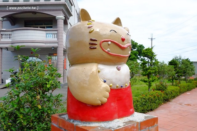 2016台灣蜀藝節-田中窯創意園區┃彰化旅遊景點:蜀葵花田迷宮躲貓貓、美麗的大片落羽松、貓咪主題裝置藝術、窯烤麵包、青森蘋果霜淇淋、鄰近高鐵彰化站步行10分鐘即可抵達 @飛天璇的口袋