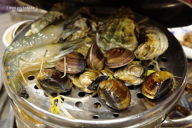 龍八燒肉.黑毛和牛專賣┃台中燒肉推薦:北屯崇德路新開的燒肉店,9A等級安格斯和牛,韓劇裡出現的雪濃湯,釜山很夯的蒸籠海鮮,鄰近台中洲際棒球場 @飛天璇的口袋