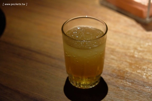 拾七石頭火鍋┃台中火鍋推薦:輕井澤最新力作,承襲集團一貫氣派裝潢,石頭火鍋、麻辣火鍋、壽喜燒和商業午餐,還有小農文創市集和日本有田燒 @飛天璇的口袋