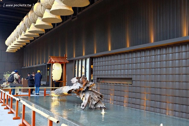 拾七石頭火鍋┃台中火鍋推薦:輕井澤最新力作,承襲集團一貫氣派裝潢,石頭火鍋、麻辣火鍋、壽喜燒和商業午餐,還有小農文創市集和日本有田燒 @飛天璇的口袋