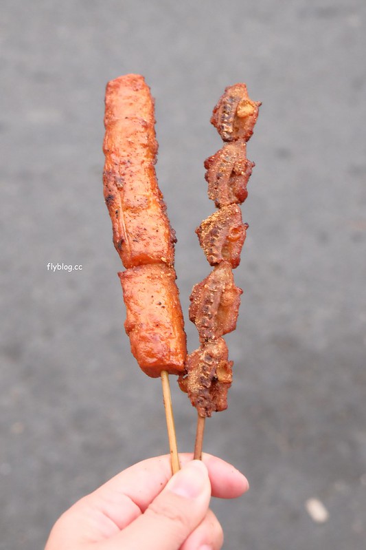 南投草屯|林家烤肉屋.草屯大觀市場超人氣烤肉屋,推薦米血、豆皮、七里香,隱藏版炸雞排 @飛天璇的口袋