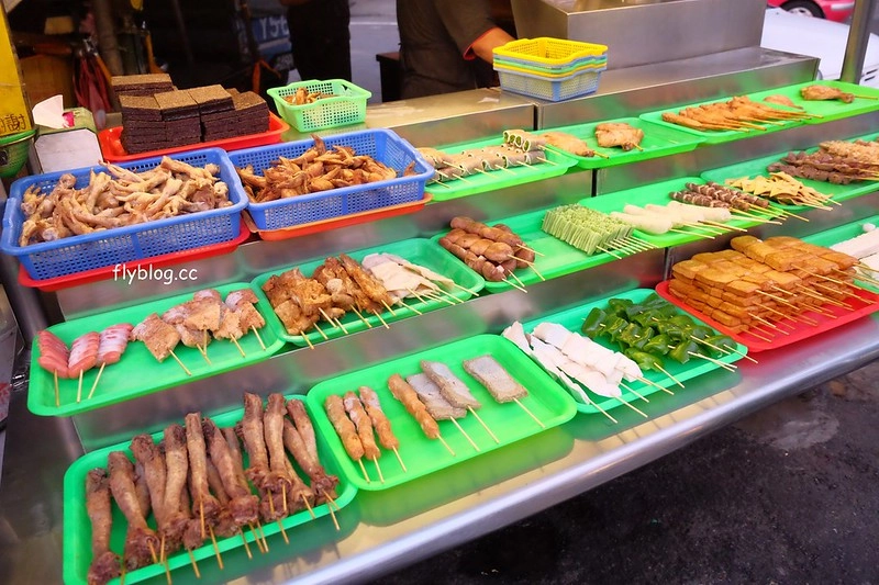 南投草屯|林家烤肉屋.草屯大觀市場超人氣烤肉屋,推薦米血、豆皮、七里香,隱藏版炸雞排 @飛天璇的口袋