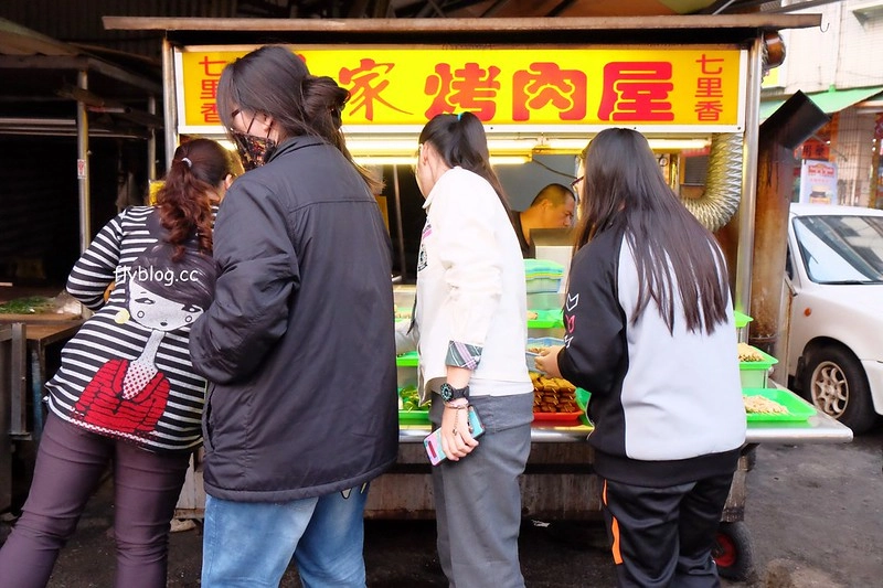 南投草屯|林家烤肉屋.草屯大觀市場超人氣烤肉屋,推薦米血、豆皮、七里香,隱藏版炸雞排 @飛天璇的口袋