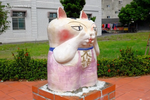 2016台灣蜀藝節-田中窯創意園區┃彰化旅遊景點:蜀葵花田迷宮躲貓貓、美麗的大片落羽松、貓咪主題裝置藝術、窯烤麵包、青森蘋果霜淇淋、鄰近高鐵彰化站步行10分鐘即可抵達 @飛天璇的口袋