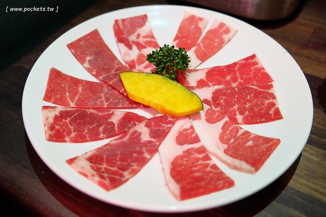 一桶韓式新食.1 tone┃台中韓式燒肉:正宗韓式汽油桶燒肉,份量多、CP值高,位於西屯路中科商圈,飯後甜點有Haagen-Dazs @飛天璇的口袋