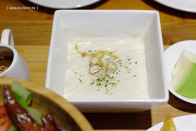 禾間糧倉:鄰近台灣大道的SOGO商圈與科博館,裝潢走工業風的元素,餐點份量多但是價格偏高 @飛天璇的口袋