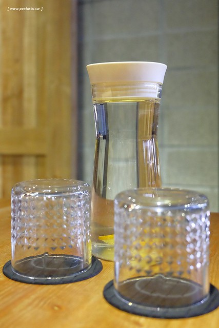 禾間糧倉:鄰近台灣大道的SOGO商圈與科博館,裝潢走工業風的元素,餐點份量多但是價格偏高 @飛天璇的口袋