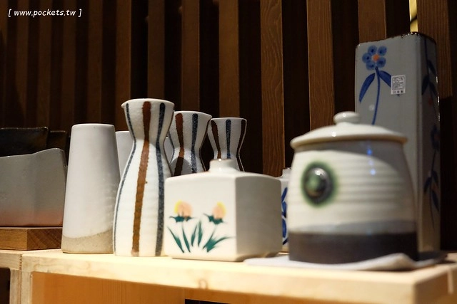 拾七石頭火鍋┃台中火鍋推薦:輕井澤最新力作,承襲集團一貫氣派裝潢,石頭火鍋、麻辣火鍋、壽喜燒和商業午餐,還有小農文創市集和日本有田燒 @飛天璇的口袋