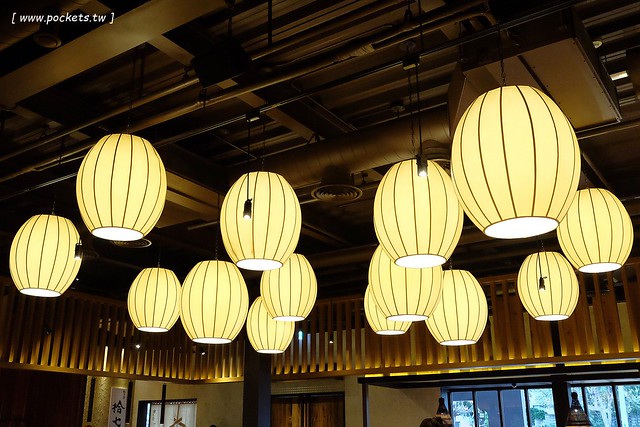 拾七石頭火鍋┃台中火鍋推薦:輕井澤最新力作,承襲集團一貫氣派裝潢,石頭火鍋、麻辣火鍋、壽喜燒和商業午餐,還有小農文創市集和日本有田燒 @飛天璇的口袋