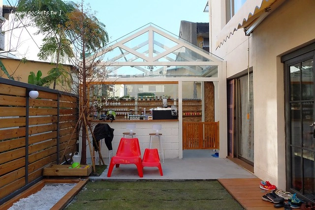 碰憩咖啡館.Risu Café┃台中親子友善餐廳:台中也有最夯的燈炮珍珠奶茶,門口有小庭院.沙坑.清洗區、室內有小小遊戲區,塔羅牌預約,位於南屯路干城街 @飛天璇的口袋