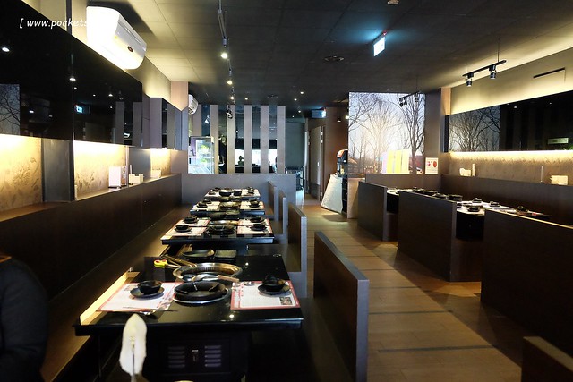 糕糕在尚韓國烤肉┃台中韓式料理:韓式烤肉$499元吃到飽,韓國流行八色豬五花、部隊鍋、拳頭飯,可以體驗穿韓服拍照樂趣,小孩有沙坑可以玩沙,鄰近環中路和龍富夜市 @飛天璇的口袋