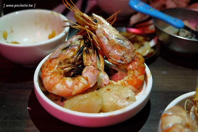 一桶韓式新食.1 tone┃台中韓式燒肉:正宗韓式汽油桶燒肉,份量多、CP值高,位於西屯路中科商圈,飯後甜點有Haagen-Dazs @飛天璇的口袋