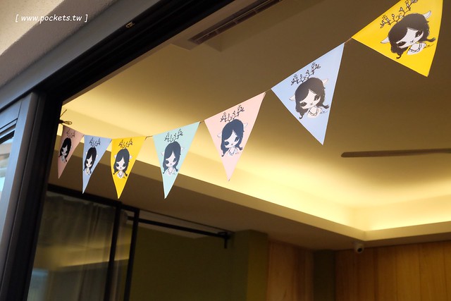 碰憩咖啡館.Risu Café┃台中親子友善餐廳:台中也有最夯的燈炮珍珠奶茶,門口有小庭院.沙坑.清洗區、室內有小小遊戲區,塔羅牌預約,位於南屯路干城街 @飛天璇的口袋