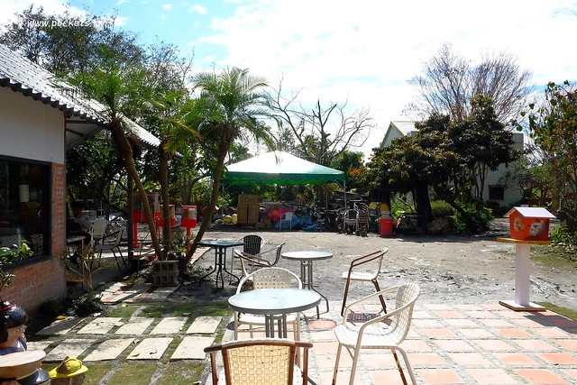 2016台灣蜀藝節-田中窯創意園區┃彰化旅遊景點:蜀葵花田迷宮躲貓貓、美麗的大片落羽松、貓咪主題裝置藝術、窯烤麵包、青森蘋果霜淇淋、鄰近高鐵彰化站步行10分鐘即可抵達 @飛天璇的口袋