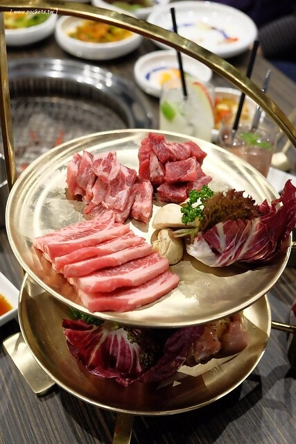 龍八燒肉.黑毛和牛專賣┃台中燒肉推薦:北屯崇德路新開的燒肉店,9A等級安格斯和牛,韓劇裡出現的雪濃湯,釜山很夯的蒸籠海鮮,鄰近台中洲際棒球場 @飛天璇的口袋