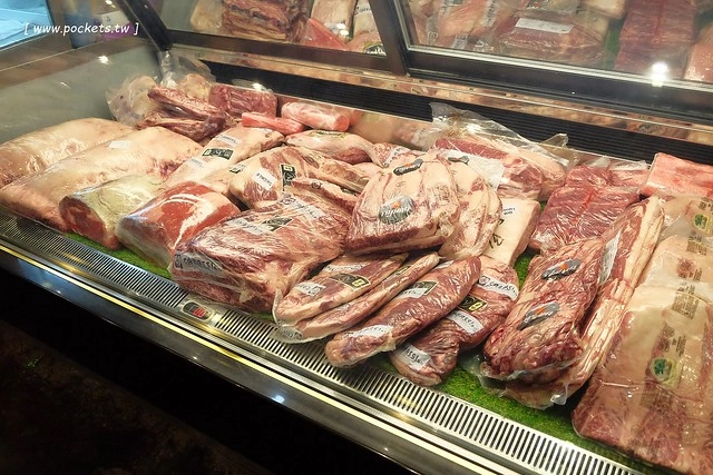 龍八燒肉.黑毛和牛專賣┃台中燒肉推薦:北屯崇德路新開的燒肉店,9A等級安格斯和牛,韓劇裡出現的雪濃湯,釜山很夯的蒸籠海鮮,鄰近台中洲際棒球場 @飛天璇的口袋