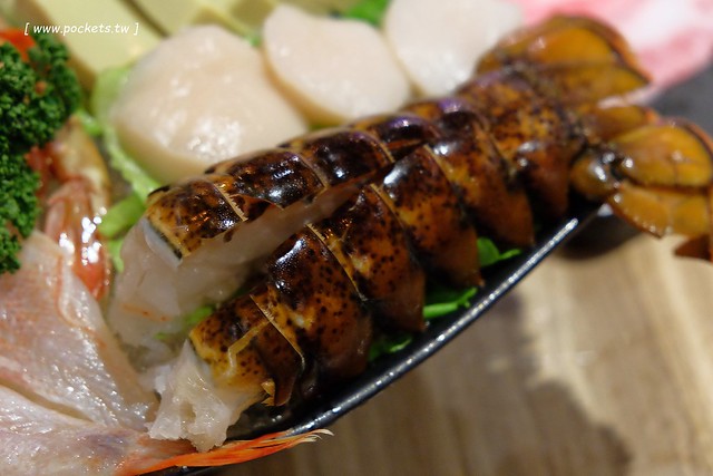 愛沐鍋物┃台中火鍋推薦:來自日本的札幌蟹黃豆腐、海膽豆腐、築地大牡丹蝦、冰鮮龍蝦、喜知次鮮魚,Prime美國雪花牛肉,食材高檔又新鮮,鄰近逢甲商圈,令人吃完立刻想回訪的火鍋店 @飛天璇的口袋