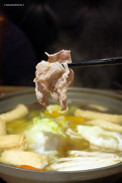 愛沐鍋物┃台中火鍋推薦:來自日本的札幌蟹黃豆腐、海膽豆腐、築地大牡丹蝦、冰鮮龍蝦、喜知次鮮魚,Prime美國雪花牛肉,食材高檔又新鮮,鄰近逢甲商圈,令人吃完立刻想回訪的火鍋店 @飛天璇的口袋