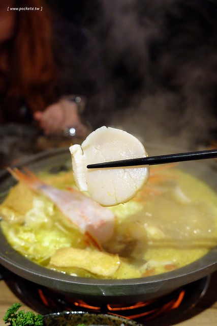 愛沐鍋物┃台中火鍋推薦:來自日本的札幌蟹黃豆腐、海膽豆腐、築地大牡丹蝦、冰鮮龍蝦、喜知次鮮魚,Prime美國雪花牛肉,食材高檔又新鮮,鄰近逢甲商圈,令人吃完立刻想回訪的火鍋店 @飛天璇的口袋