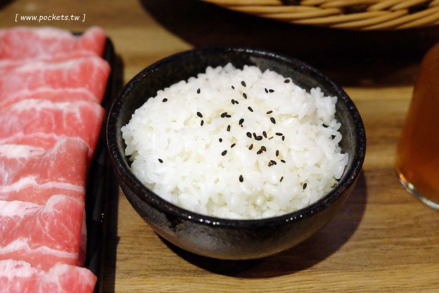 愛沐鍋物┃台中火鍋推薦:來自日本的札幌蟹黃豆腐、海膽豆腐、築地大牡丹蝦、冰鮮龍蝦、喜知次鮮魚,Prime美國雪花牛肉,食材高檔又新鮮,鄰近逢甲商圈,令人吃完立刻想回訪的火鍋店 @飛天璇的口袋