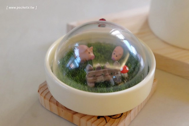 碰憩咖啡館.Risu Café┃台中親子友善餐廳:台中也有最夯的燈炮珍珠奶茶,門口有小庭院.沙坑.清洗區、室內有小小遊戲區,塔羅牌預約,位於南屯路干城街 @飛天璇的口袋