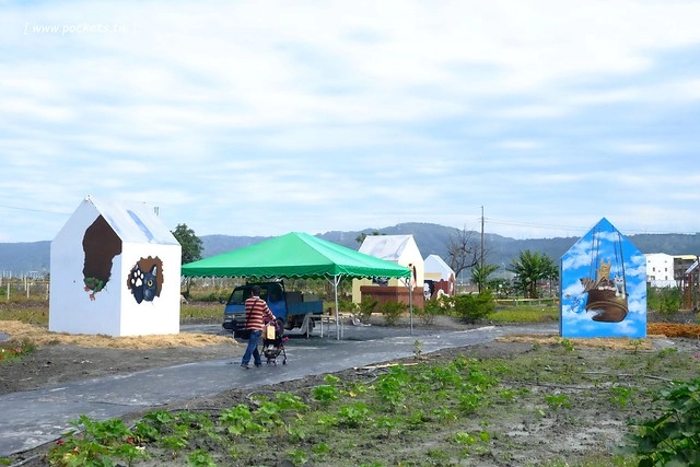 2016台灣蜀藝節-田中窯創意園區┃彰化旅遊景點:蜀葵花田迷宮躲貓貓、美麗的大片落羽松、貓咪主題裝置藝術、窯烤麵包、青森蘋果霜淇淋、鄰近高鐵彰化站步行10分鐘即可抵達 @飛天璇的口袋