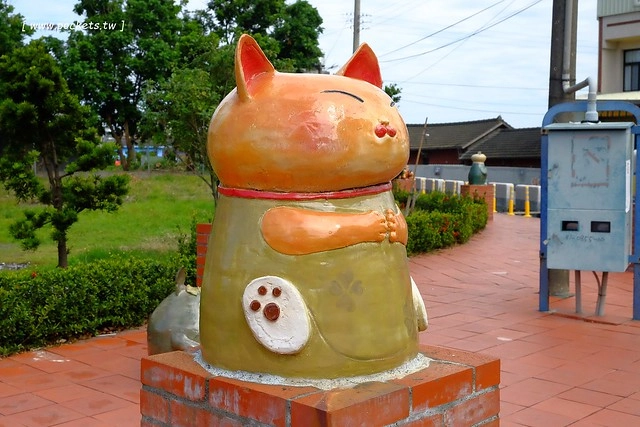 2016台灣蜀藝節-田中窯創意園區┃彰化旅遊景點:蜀葵花田迷宮躲貓貓、美麗的大片落羽松、貓咪主題裝置藝術、窯烤麵包、青森蘋果霜淇淋、鄰近高鐵彰化站步行10分鐘即可抵達 @飛天璇的口袋