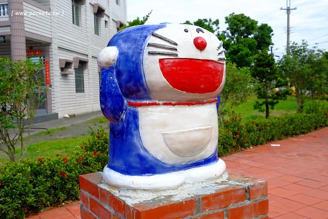 2016台灣蜀藝節-田中窯創意園區┃彰化旅遊景點:蜀葵花田迷宮躲貓貓、美麗的大片落羽松、貓咪主題裝置藝術、窯烤麵包、青森蘋果霜淇淋、鄰近高鐵彰化站步行10分鐘即可抵達 @飛天璇的口袋