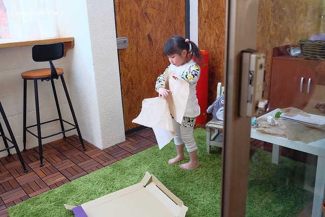 碰憩咖啡館.Risu Café┃台中親子友善餐廳:台中也有最夯的燈炮珍珠奶茶,門口有小庭院.沙坑.清洗區、室內有小小遊戲區,塔羅牌預約,位於南屯路干城街 @飛天璇的口袋