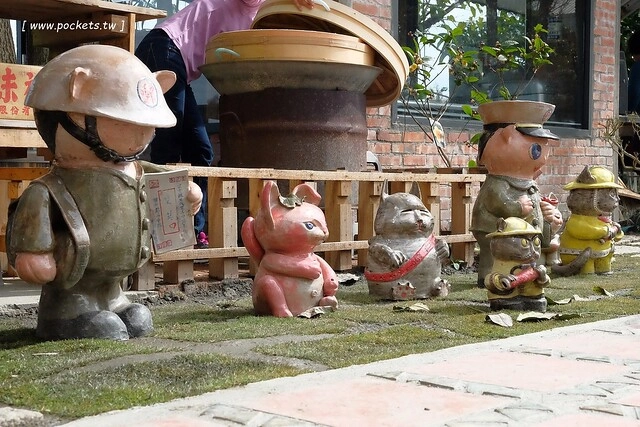 2016台灣蜀藝節-田中窯創意園區┃彰化旅遊景點:蜀葵花田迷宮躲貓貓、美麗的大片落羽松、貓咪主題裝置藝術、窯烤麵包、青森蘋果霜淇淋、鄰近高鐵彰化站步行10分鐘即可抵達 @飛天璇的口袋