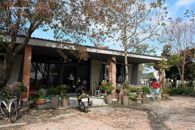 2016台灣蜀藝節-田中窯創意園區┃彰化旅遊景點:蜀葵花田迷宮躲貓貓、美麗的大片落羽松、貓咪主題裝置藝術、窯烤麵包、青森蘋果霜淇淋、鄰近高鐵彰化站步行10分鐘即可抵達 @飛天璇的口袋