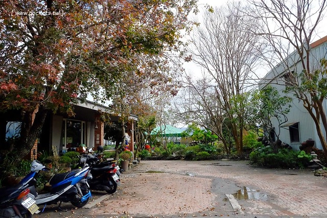 2016台灣蜀藝節-田中窯創意園區┃彰化旅遊景點:蜀葵花田迷宮躲貓貓、美麗的大片落羽松、貓咪主題裝置藝術、窯烤麵包、青森蘋果霜淇淋、鄰近高鐵彰化站步行10分鐘即可抵達 @飛天璇的口袋