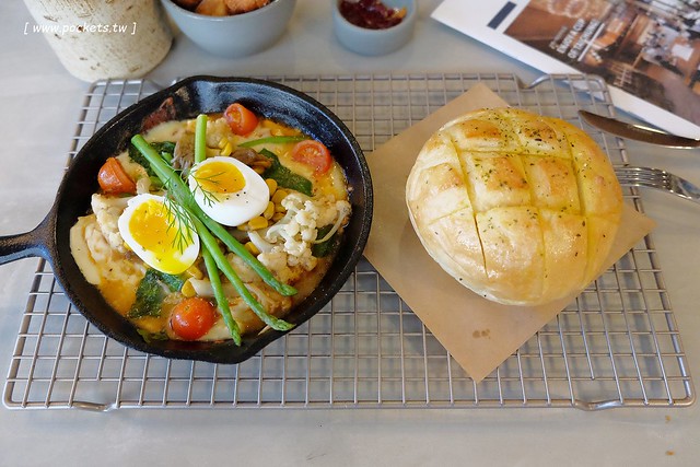 台中早午餐推薦懶人包┃推薦2017年台中15間優質早午餐店:漢堡巴士. Emma’s Cafe. 杉禾亭. Bistro88. 麵包市集. 好堅果咖啡. 對了出發. 小家朝食. 春田210. 找晨手作輕食. 隱巷. 巴特三店. 憲賣咖啡. 入口鬆餅. hoyo cafe @飛天璇的口袋