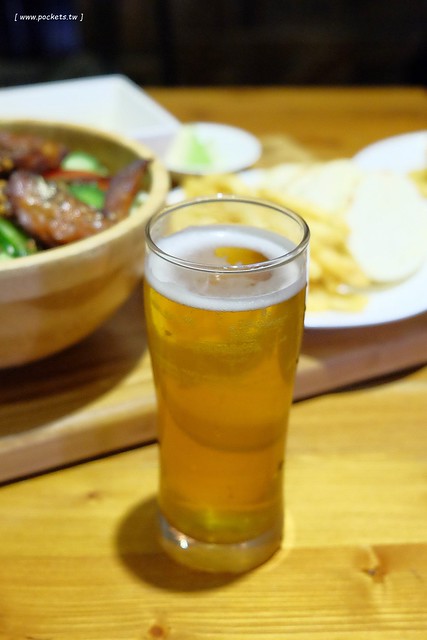 禾間糧倉:鄰近台灣大道的SOGO商圈與科博館,裝潢走工業風的元素,餐點份量多但是價格偏高 @飛天璇的口袋