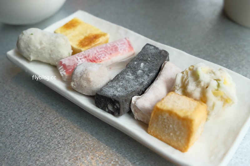 初念火鍋┃台中南屯:宛如咖啡館的漂亮火鍋店,使用天然健康的食材,湯頭有7種不同選擇,推薦手工麵紮實有Q勁 @飛天璇的口袋