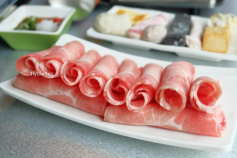 初念火鍋┃台中南屯:宛如咖啡館的漂亮火鍋店,使用天然健康的食材,湯頭有7種不同選擇,推薦手工麵紮實有Q勁 @飛天璇的口袋