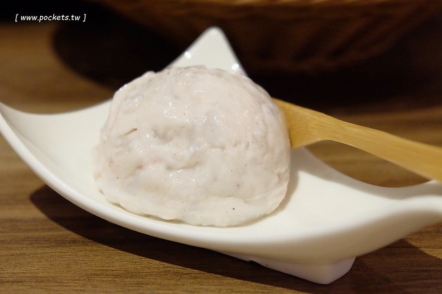 愛沐鍋物┃台中火鍋推薦:來自日本的札幌蟹黃豆腐、海膽豆腐、築地大牡丹蝦、冰鮮龍蝦、喜知次鮮魚,Prime美國雪花牛肉,食材高檔又新鮮,鄰近逢甲商圈,令人吃完立刻想回訪的火鍋店 @飛天璇的口袋
