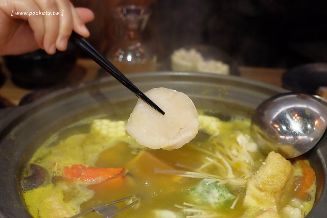 愛沐鍋物┃台中火鍋推薦:來自日本的札幌蟹黃豆腐、海膽豆腐、築地大牡丹蝦、冰鮮龍蝦、喜知次鮮魚,Prime美國雪花牛肉,食材高檔又新鮮,鄰近逢甲商圈,令人吃完立刻想回訪的火鍋店 @飛天璇的口袋