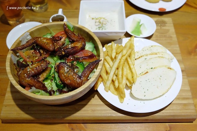 禾間糧倉:鄰近台灣大道的SOGO商圈與科博館,裝潢走工業風的元素,餐點份量多但是價格偏高 @飛天璇的口袋