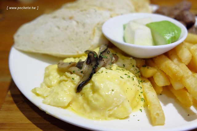 禾間糧倉:鄰近台灣大道的SOGO商圈與科博館,裝潢走工業風的元素,餐點份量多但是價格偏高 @飛天璇的口袋