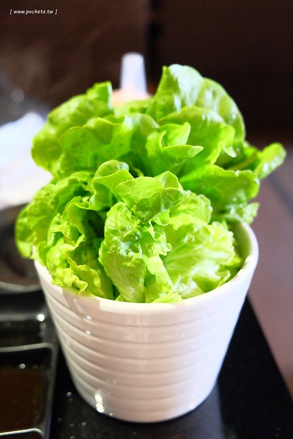 糕糕在尚韓國烤肉┃台中韓式料理:韓式烤肉$499元吃到飽,韓國流行八色豬五花、部隊鍋、拳頭飯,可以體驗穿韓服拍照樂趣,小孩有沙坑可以玩沙,鄰近環中路和龍富夜市 @飛天璇的口袋