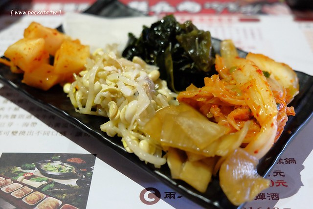 糕糕在尚韓國烤肉┃台中韓式料理:韓式烤肉$499元吃到飽,韓國流行八色豬五花、部隊鍋、拳頭飯,可以體驗穿韓服拍照樂趣,小孩有沙坑可以玩沙,鄰近環中路和龍富夜市 @飛天璇的口袋