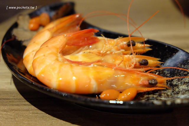 愛沐鍋物┃台中火鍋推薦:來自日本的札幌蟹黃豆腐、海膽豆腐、築地大牡丹蝦、冰鮮龍蝦、喜知次鮮魚,Prime美國雪花牛肉,食材高檔又新鮮,鄰近逢甲商圈,令人吃完立刻想回訪的火鍋店 @飛天璇的口袋