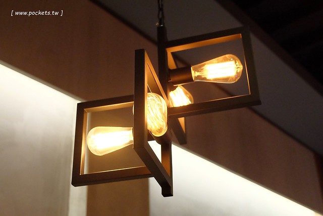 愛沐鍋物┃台中火鍋推薦:來自日本的札幌蟹黃豆腐、海膽豆腐、築地大牡丹蝦、冰鮮龍蝦、喜知次鮮魚,Prime美國雪花牛肉,食材高檔又新鮮,鄰近逢甲商圈,令人吃完立刻想回訪的火鍋店 @飛天璇的口袋