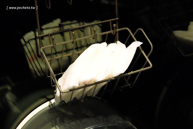 糕糕在尚韓國烤肉┃台中韓式料理:韓式烤肉$499元吃到飽,韓國流行八色豬五花、部隊鍋、拳頭飯,可以體驗穿韓服拍照樂趣,小孩有沙坑可以玩沙,鄰近環中路和龍富夜市 @飛天璇的口袋