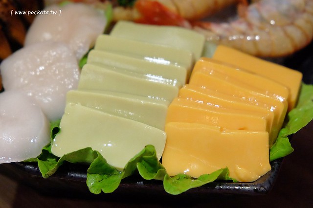 愛沐鍋物┃台中火鍋推薦:來自日本的札幌蟹黃豆腐、海膽豆腐、築地大牡丹蝦、冰鮮龍蝦、喜知次鮮魚,Prime美國雪花牛肉,食材高檔又新鮮,鄰近逢甲商圈,令人吃完立刻想回訪的火鍋店 @飛天璇的口袋