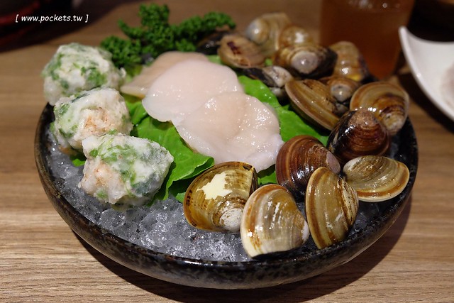 愛沐鍋物┃台中火鍋推薦:來自日本的札幌蟹黃豆腐、海膽豆腐、築地大牡丹蝦、冰鮮龍蝦、喜知次鮮魚,Prime美國雪花牛肉,食材高檔又新鮮,鄰近逢甲商圈,令人吃完立刻想回訪的火鍋店 @飛天璇的口袋