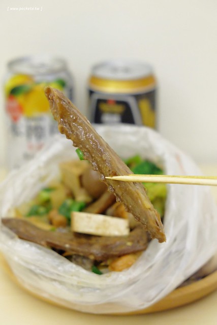 雄麻吉滷味┃台中小吃美食:位於北屯民俗公園前方,晚上才出沒的滷味發財車,滷味好吃又夠味,北屯人宵夜的好夥伴 @飛天璇的口袋