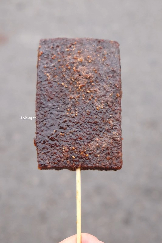 南投草屯|林家烤肉屋.草屯大觀市場超人氣烤肉屋,推薦米血、豆皮、七里香,隱藏版炸雞排 @飛天璇的口袋